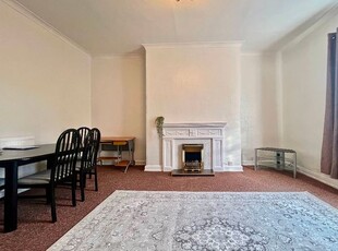 Flat to rent in Wharncliffe Road, Sheffield S10