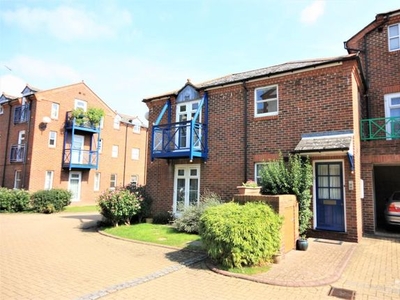 Maisonette to rent in The Mews, Walnut Tree Close, Guildford GU1