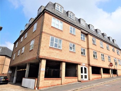 Flat to rent in Huxley Court, King Street, Rochester ME1