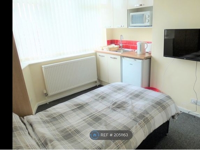 Room to rent in Severn Street, Stoke On Trent ST1