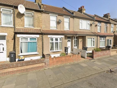 Terraced house to rent in Roman Road, Ilford IG1