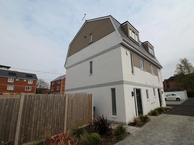 Town house to rent in Seldown Lane, Poole BH15