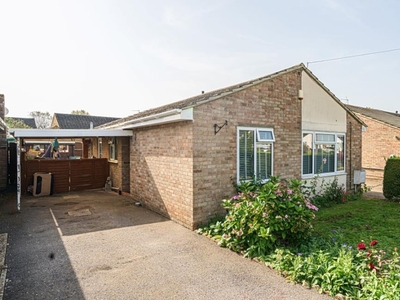 2 Bed Bungalow For Sale in Carterton, Oxfordshire, OX18 - 5168033