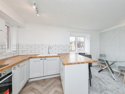 2 Bed Flat, Riverway Court, NR1