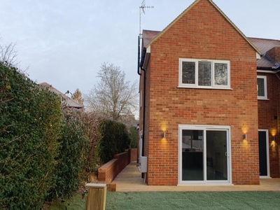2 Bed House To Rent in Ascot, null, SL5 - 685
