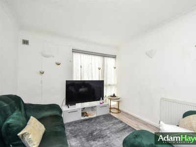 2 Bedroom Apartment For Rent In North Finchley