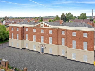 2 Bedroom Apartment For Sale In Bromsgrove, Worcestershire