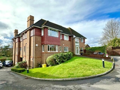 2 Bedroom Apartment For Sale In Lymington, Hampshire