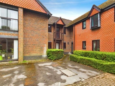 2 Bedroom Apartment For Sale In Tadley, Hampshire