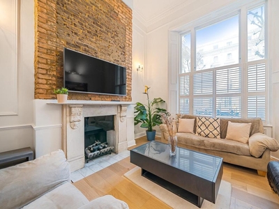 2 bedroom Flat for sale in Inverness Terrace, Bayswater W2