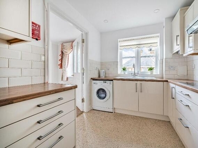 2 Bedroom Retirement Property For Sale In Winchmore Hill, London