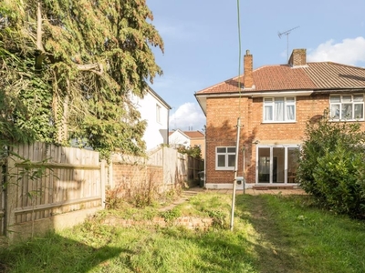 3 Bed House For Sale in Abercorn Road, Mill Hill, NW7 - 5322998