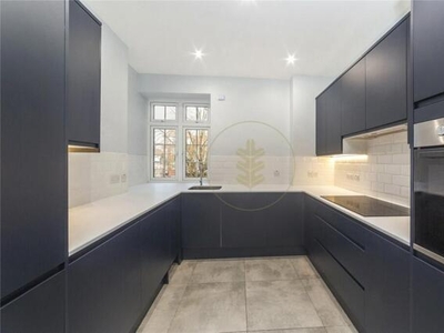 3 Bedroom Apartment For Sale In London