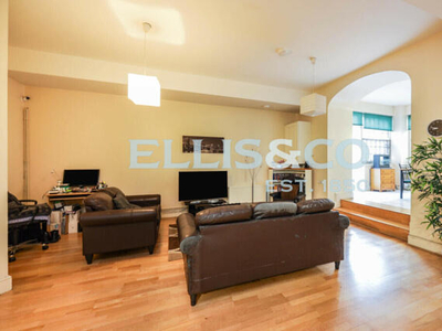 3 Bedroom Apartment For Sale In Southall