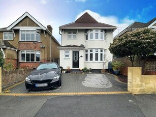 3 Bedroom Detached House For Sale In Farnborough, Hampshire