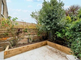 3 Bedroom Semi-detached House For Rent In Balham, London