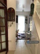 3 Bedroom Semi-detached House For Rent In Many