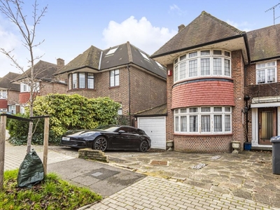 4 Bed House For Sale in Dorchester Gardens, London, NW11 - 4819294