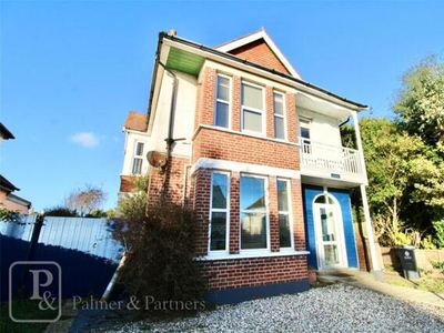 4 Bedroom Detached House For Sale In Clacton-on-sea, Essex