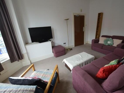 4 Bedroom End Of Terrace House For Rent In Leeds, West Yorkshire