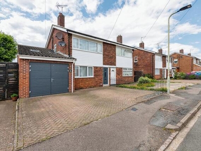 4 Bedroom Semi-detached House For Sale In Bedford, Bedfordshire