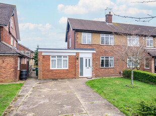4 Bedroom Semi-detached House For Sale In St. Albans, Hertfordshire
