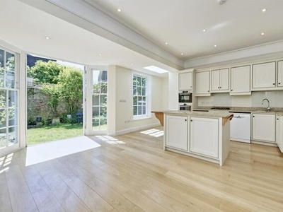 5 Bedroom Detached House For Rent In London