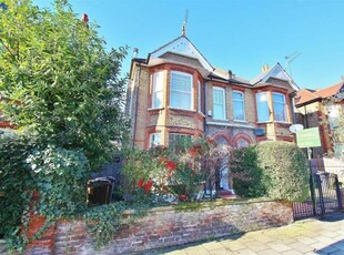 5 Bedroom House Isleworth Greater London