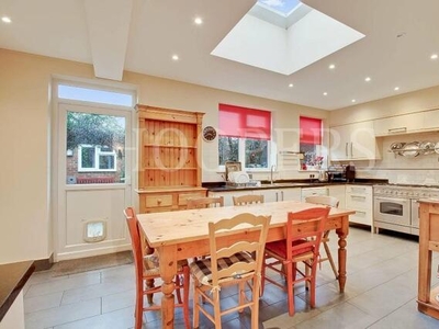 7 Bedroom Semi-detached House For Sale In London