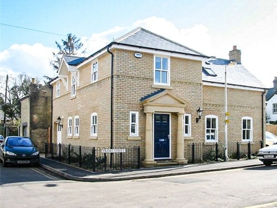 Detached house to rent in Grove House, 2A Priory Street, Cambridge CB4