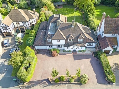 Detached house to rent in Parkland Close, Chigwell, Essex IG7