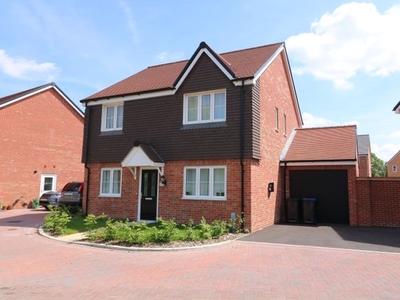Detached house to rent in Tanners Meadow, Brockham, Betchworth RH3