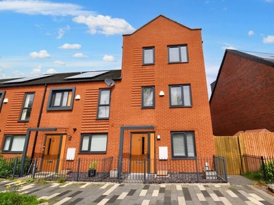 End terrace house for sale in Amersham Park Road, Salford M6