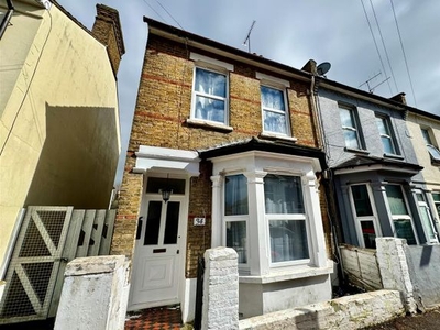 End terrace house to rent in Gordon Road, Southend-On-Sea SS1