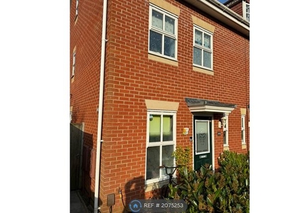 End terrace house to rent in Hurworth Avenue, Langley SL3