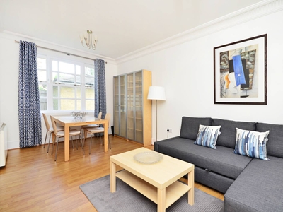 Flat in Middleton Road, Haggerston, E8