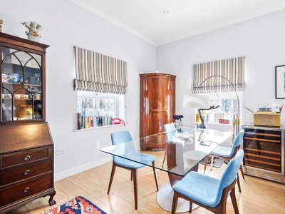 Flat in Northpoint Square, Camden, NW1