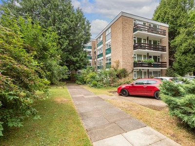 Flat to rent in Abbots Park, St Albans, Herts AL1
