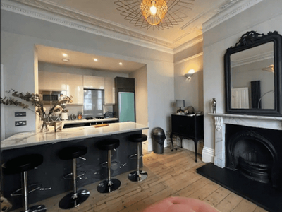Flat to rent in Alfred Road, Brighton BN1