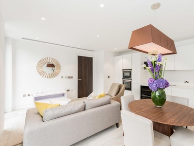 Flat to rent in Bennet Street, St. James's SW1A