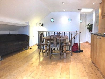 Flat to rent in Cardigan Road, Richmond TW10