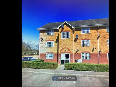 Flat to rent in Coal Court, Essex RM17