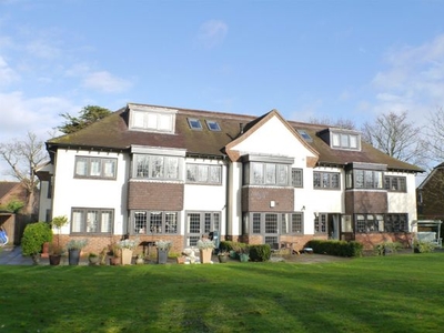 Flat to rent in Flat 10 Paveley House, Fishbourne Road East, Chichester, West Sussex PO19