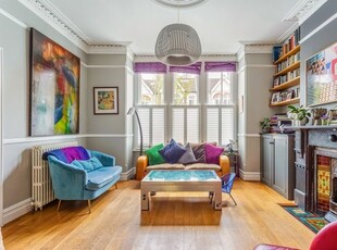 Flat to rent in Holmdene Avenue, London SE24