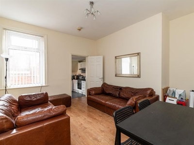 Flat to rent in Kelvin Grove, Sandyford, Newcastle Upon Tyne NE2
