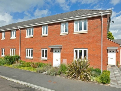 Flat to rent in Oakfields, Tiverton, Devon EX16