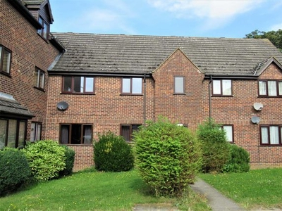 Flat to rent in Oliver Close, Rushden NN10