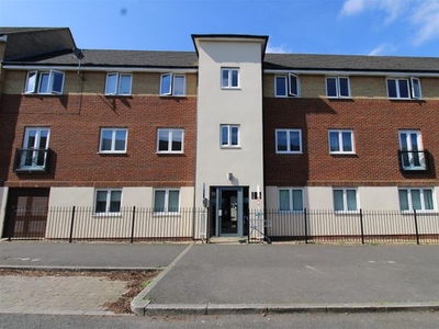 Flat to rent in Osier Avenue, Hampton Centre, Peterborough PE7