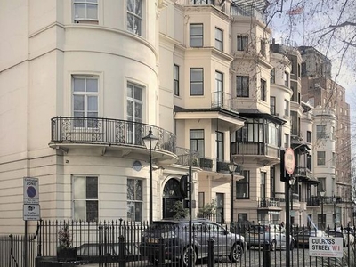 Flat to rent in Park Lane, Mayfair, London W1K