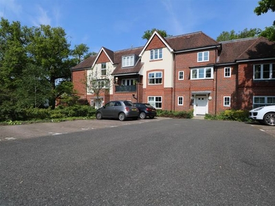 Flat to rent in St. Catherines Wood, Camberley GU15